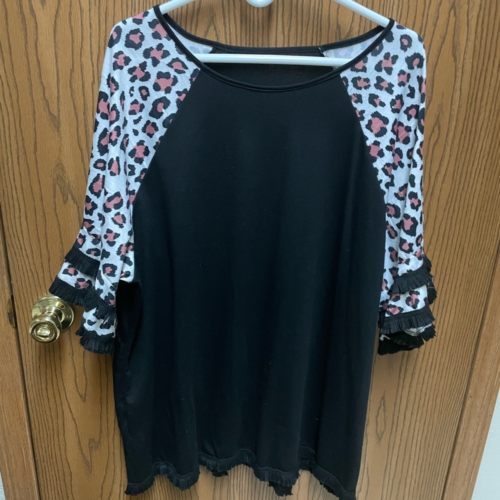 Stylish Black and Pink Leopard Print Women's Top